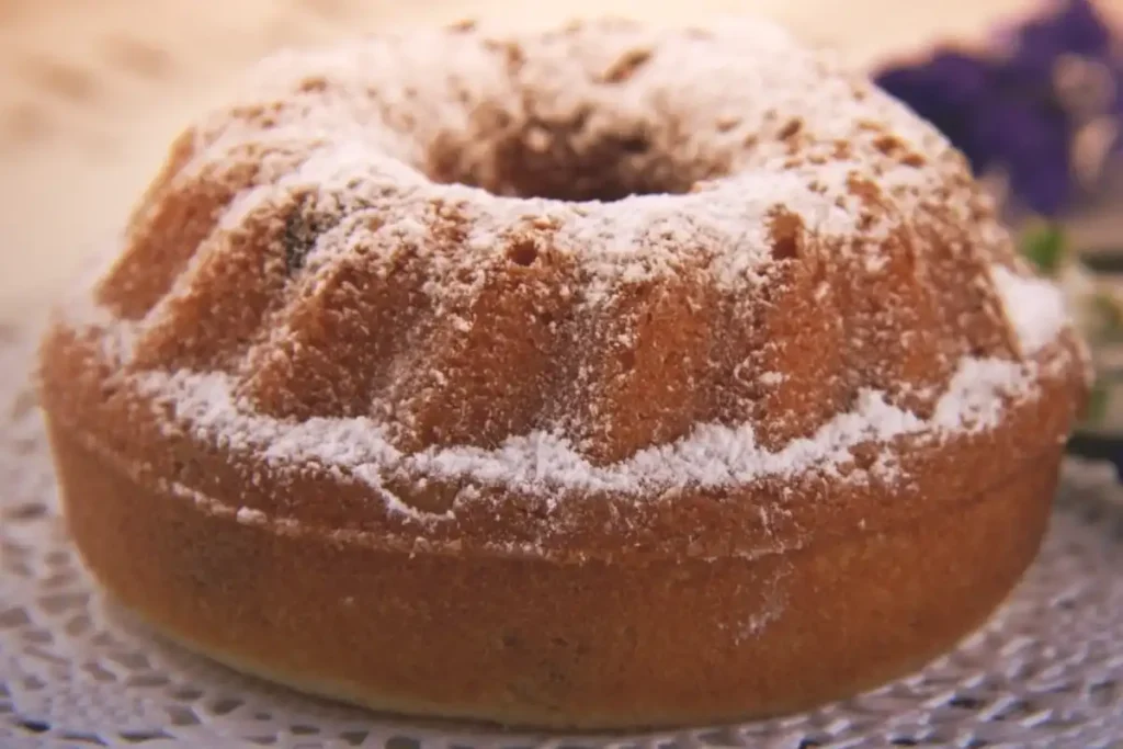 Explore the differences between Bundt cake vs regular cake, from unique ingredients and baking techniques to presentation tips